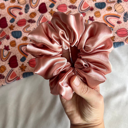 Dusty pink scrunchie